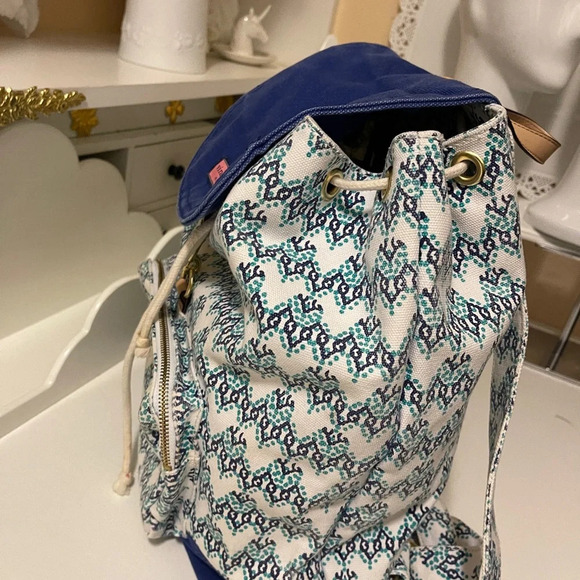 Vineyard Vines Blue and White Patterned Backpack - Picture 13 of 16